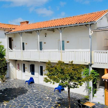 Hotel Les Baigneurs Saint-Gilles-Croix-de-Vie Esterno foto